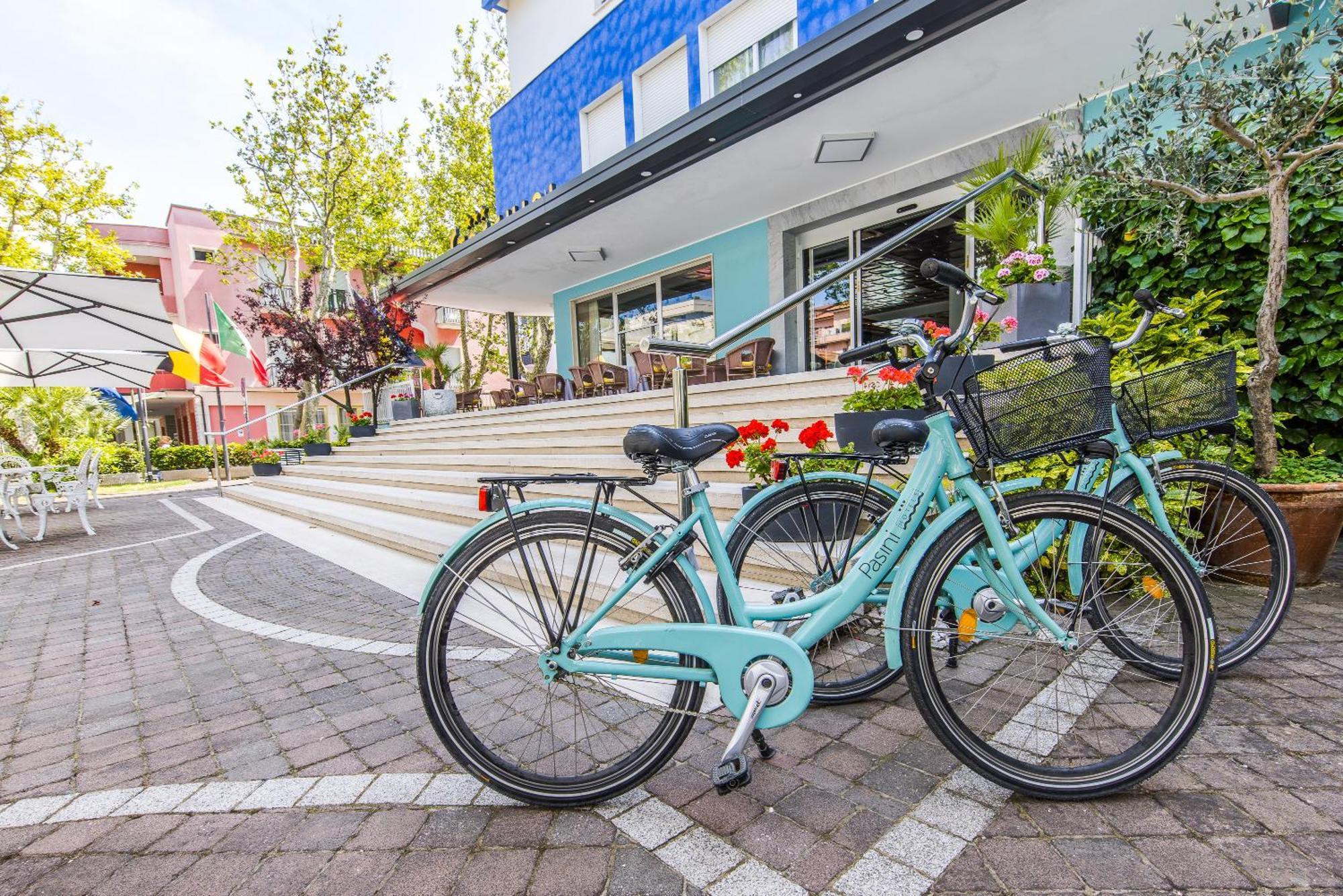 Hotel Stacchini Cesenatico Exterior photo